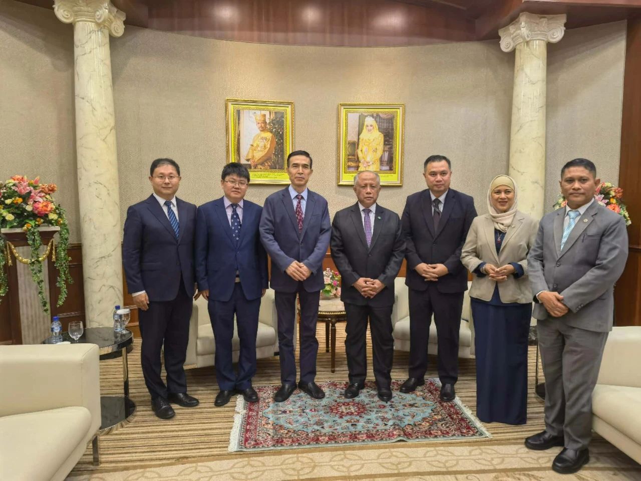 驻文莱大使肖建国会见文首相府部长兼国防主管部长哈尔比