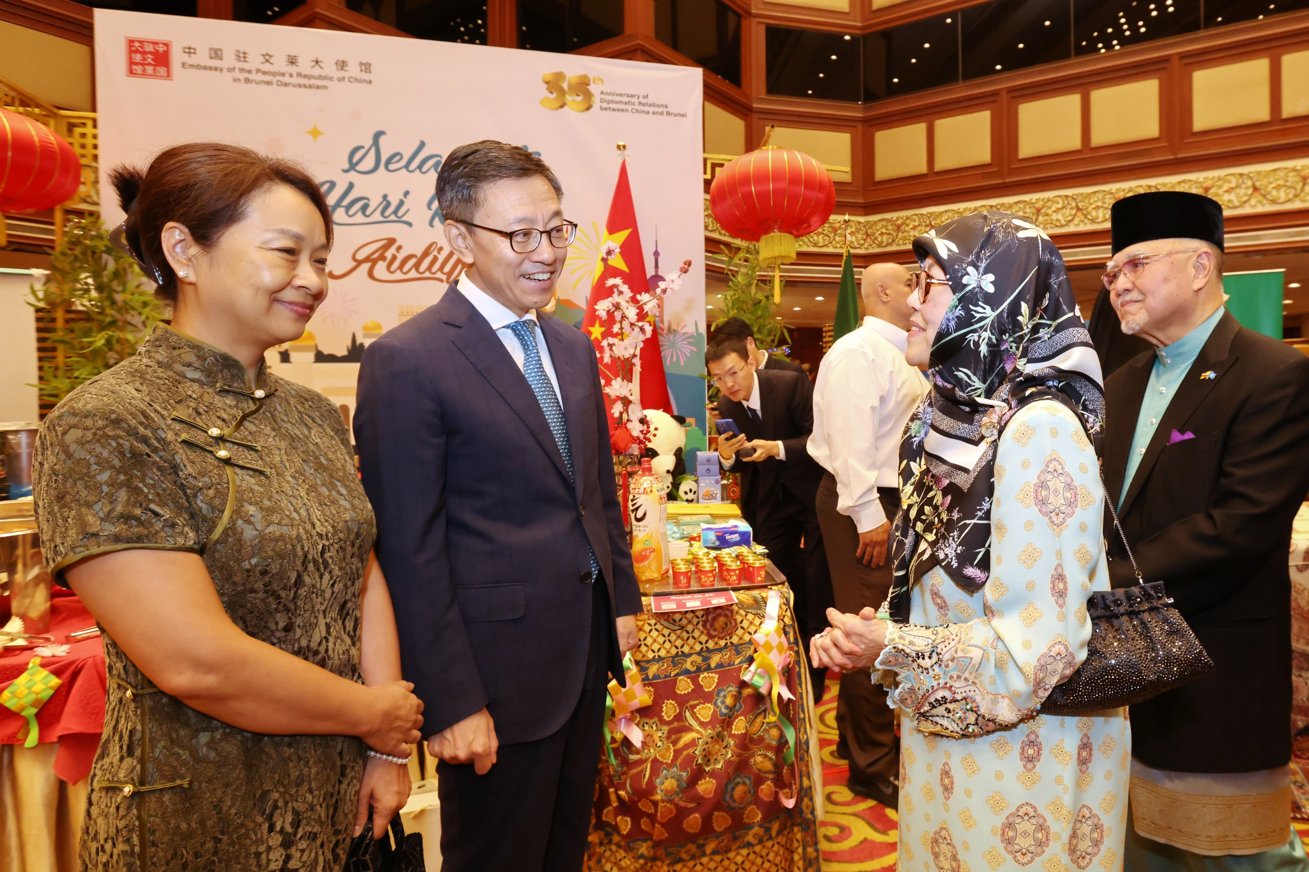 陈少春大使出席文莱外交部开斋节庆祝活动
